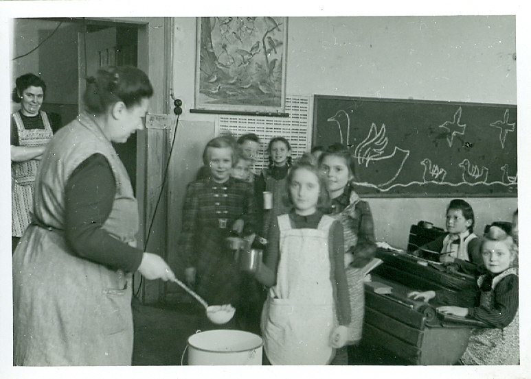Schulspeisung 1945 – 1952 Fr. Fouquet u Tochter Hedwig sorgten 7 Jahre für die Schulspeisung