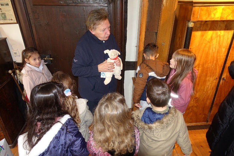 Vorschulkinder der Kita Villa Regenbogen besuchen das Heimatmuseum (11)