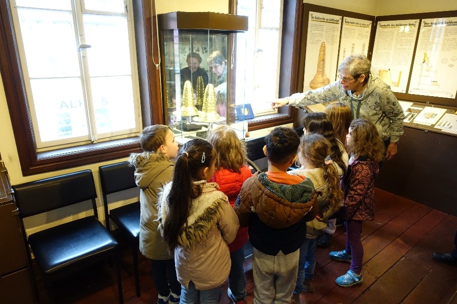 Vorschulkinder der Kita Villa Regenbogen besuchen das Heimatmuseum (2)