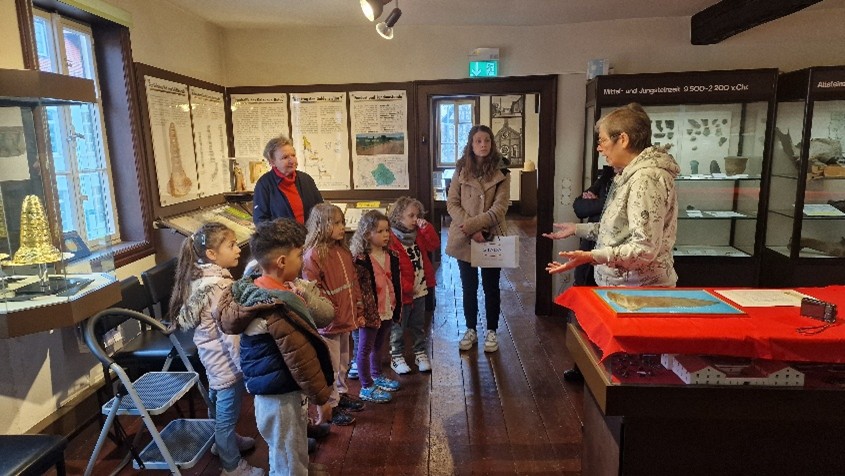 Vorschulkinder der Kita Villa Regenbogen besuchen das Heimatmuseum (7)
